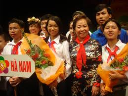 Vicepresidenta de Vietnam honra a jóvenes talentos de la provincia de Ha Nam
